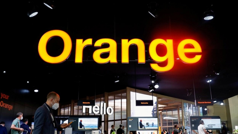 El stand de la operadora de telecomunicaciones francesa Orange en el Mobile World Congress (MWC) de Barcelona. REUTERS/Albert Gea