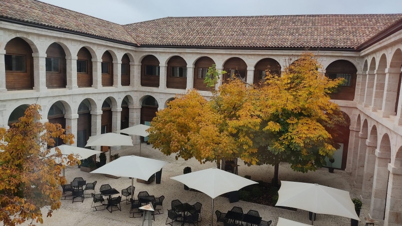 27/11/2021 Claustro del Parador de Alcalá de Henares