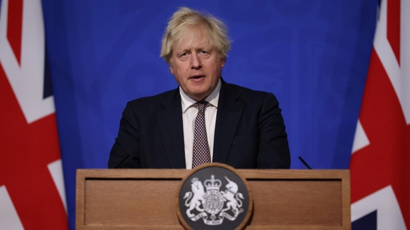 El primer ministro de Reino Unido, Boris Johnson, ofrece una rueda de prensa para anunciar nuevas restricciones por la nueva variante de la covid-19.