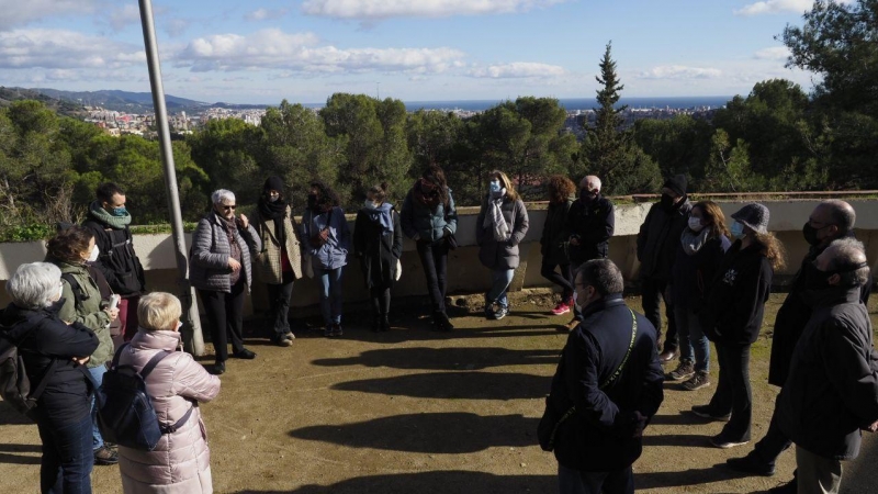 Un moment de les explicacions realitzades al barri de Montbau de Barcelona.