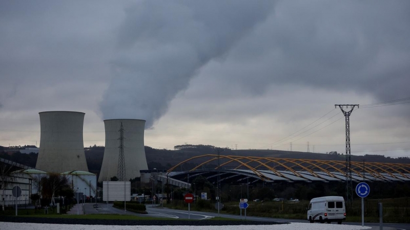 Vista de la central térmica de As Pontes (A Coruña), de Endesa, tras volver a arrancar por las 'condiciones singulares' del mercado energético. REUTERS/Miguel Vidal