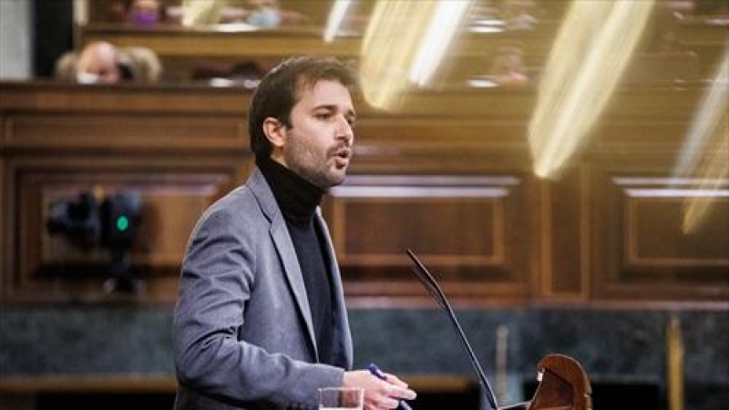 24/11/21. El coordinador autonómico de Podemos en la Región de Murcia, Javier Sánchez Serna, interviene en una sesión plenaria en el Congreso de los Diputados.