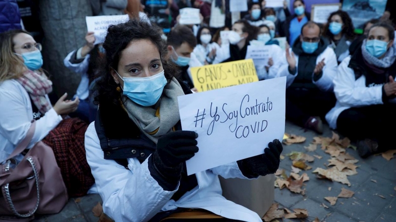 02/12/2021 Vista de la protesta de Médicos Precarios de Madrid este jueves ante la Asamblea regional, para exigir la renovación del 100 % de los contratos covid