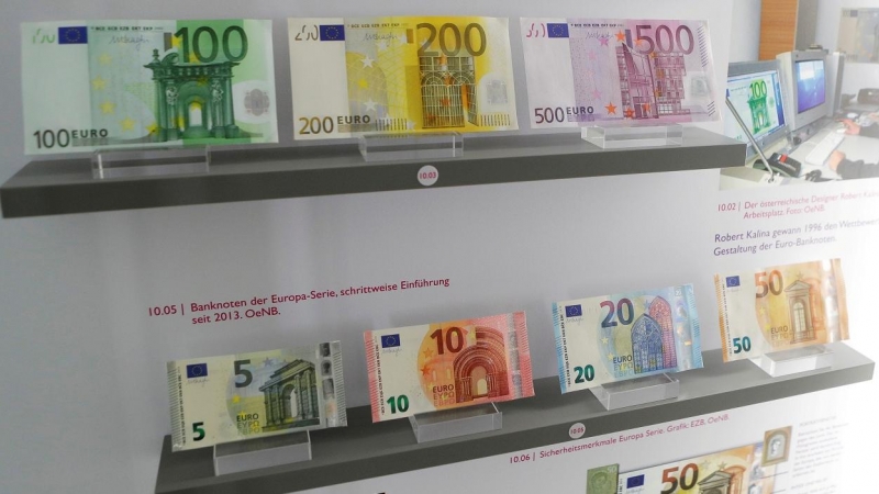 Los billetes de euro expuestos en el museo del Banco Central de Austria, en Viena. REUTERS/Heinz-Peter Bader