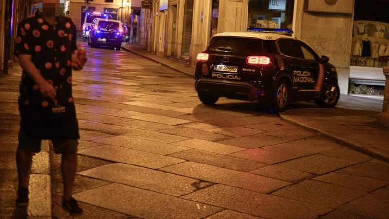 Coches de policía en el centro de Ourense, a 10 de julio de 2021, en Ourense.
