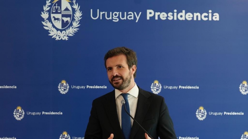 El presidente del PP, Pablo Casado, durante su comparecencia ante los medios en Montevideo, Uruguay.