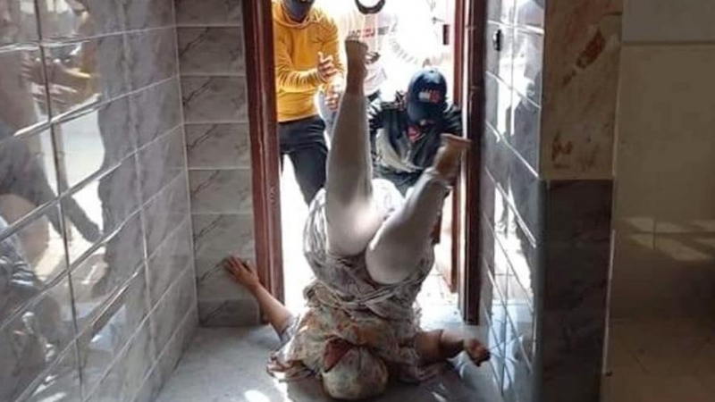Paramilitares marroquíes irrumpen en el domicilio de Sultana Jaya, volteando a su hermana