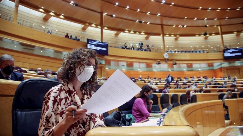 La ministra de Hacienda, María Jesús Montero, en el pleno en el Senado que debate los vetos presentados al proyecto de ley de presupuestos generales del Estado de 2022 este 9 de diciembre de 2021.