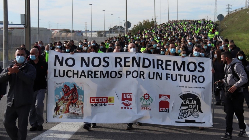 Capçalera de la darrera manifestació dels treballadors de Nissan al voltant de la fàbrica.