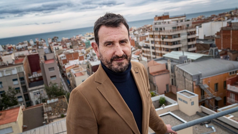 L'alcalde de Badalona, Rubén Guijarro, a la terrassa de l'edifici municipal del Viver.