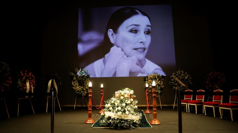 El féretro de la actriz Verónica Forqué, en el Teatro Español de Madrid.