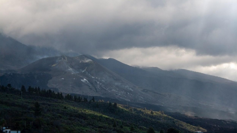 El Valle de Aridane, en La Palma, ha amanecido este miércoles sin un solo signo observable de la erupción que comenzó hace 88 días en Cabeza de Vaca, en Cumbre Vieja, según ha informado el Instituto Geográfico Nacional. Imagen tomada esta mañana desde la