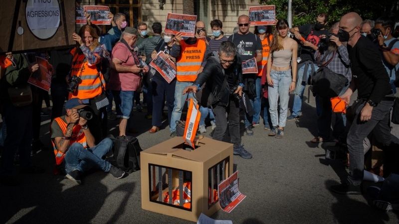 Foto de archivo. Periodistas se manifiestan para pedir libertad para el fotógrafo Albert García.