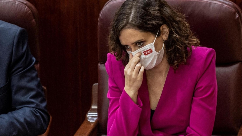 La presidenta de la Comunidad de Madrid, Isabel Díaz Ayuso, asiste al pleno de la Asamblea de Madrid, este jueves.