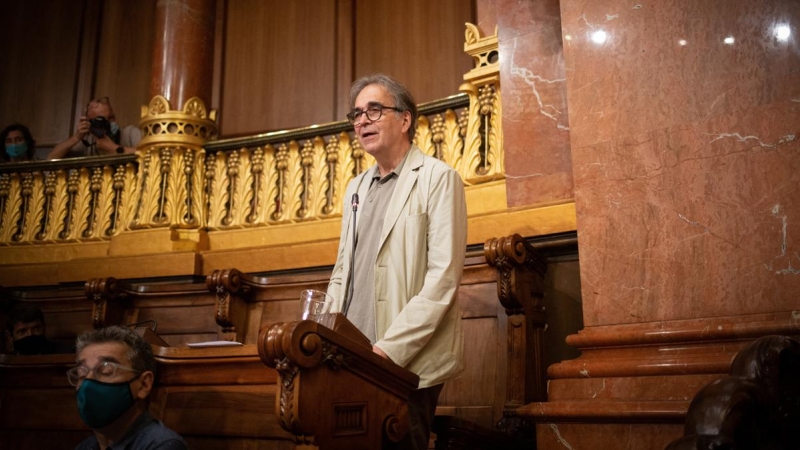 Joan Subirats durante una sesión plenaria en el Ayuntamiento de Barcelona en julio de 2021.