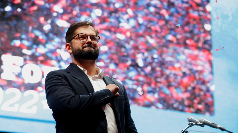 Gabriel Boric celebra la victoria en las elecciones presidenciales de Chile, en Santiago.