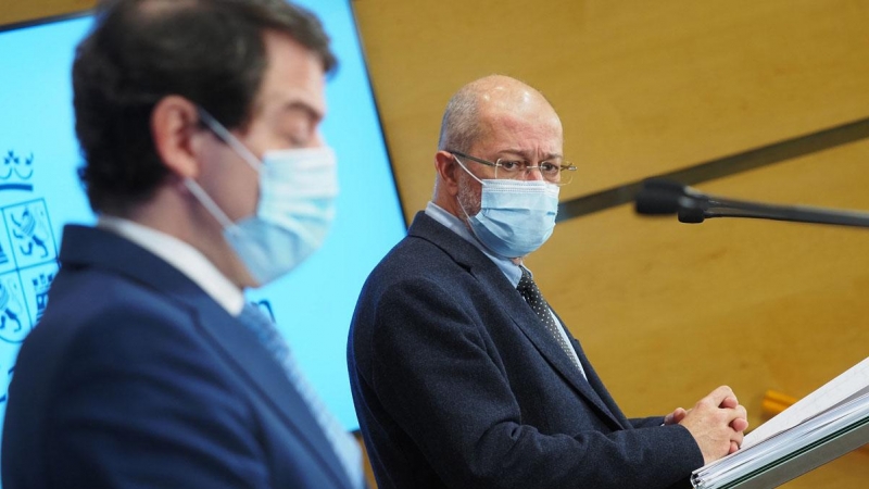 El presidente de la Junta de Castilla y León, Alfonso Fernández Mañueco y el vicepresidente y líder de Ciudadanos en la Comunidad, Francisco Igea durante una rueda de prensa en Valladolid, Castilla y León (España), a 11 de marzo de 2021.