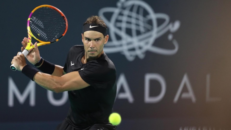 Rafa Nadal durante el partido de exhibición disputado contra Andy Murray en Abu Dhabi el 17 de diciembre de 2021.