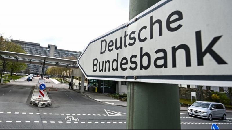 Cartel indicador a la entrada de la sede del Bundesbank, el banco central de Alemania, en Fráncfort.