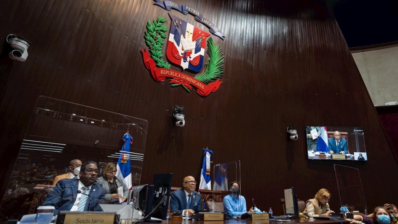 21/12/2021 Miembros de la Cámara de Diputados dominicana asisten a una sesión para votar de nuevo el Código Penal