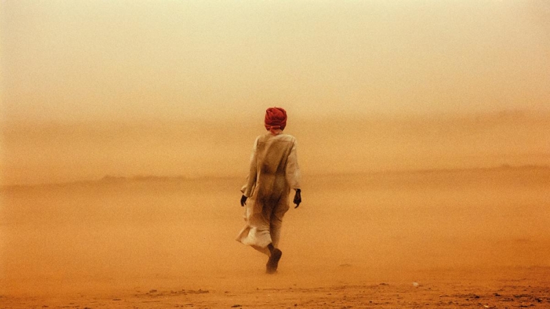 A comienzos de 2004, la tragedia de Darfur se agravaba a pasos agigantados. MSF envió a un equipo a esta calurosa región sudanesa. Después de compartir mesa y tés durante unos meses, me hice colega de uno de los responsables de la Policía de Tráfico de la
