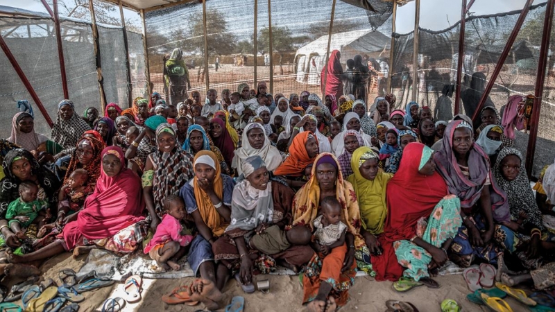 En 2016, más de 300 000 personas habían buscado refugio en la ciudad de Diffa, huyendo del conflicto en la vecina Nigeria o de los pueblos de la región, principalmente situados a lo largo de la frontera, que habían sido atacados o que estaban bajo amenaza