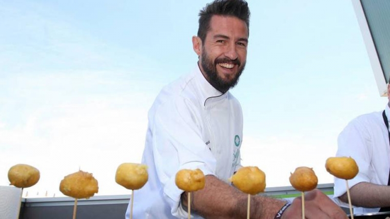 Javier Peña, cocinero y presentador del programa de TVE 'Comerse el mundo'.