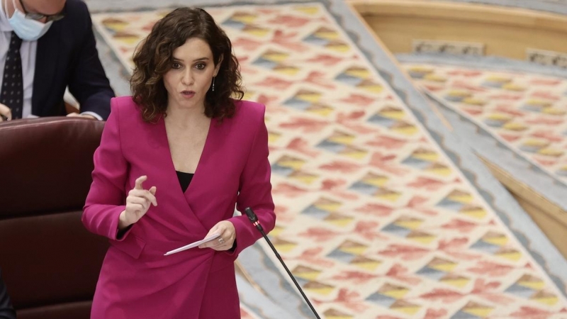 La presidenta de la Comunidad de Madrid, Isabel Díaz Ayuso, durante un pleno de la Asamblea de Madrid, a 16 de diciembre de 2021, en Madrid.