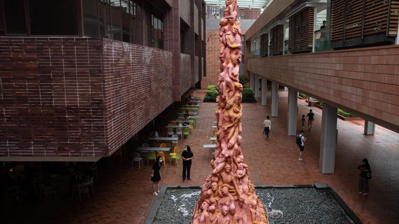 El 'Pilar de la Vergüenza', una estatua que representa los cuerpos desgarrados y retorcidos del artista danés Jens Galschiot para conmemorar a las víctimas de la represión de la Plaza Tiananmen de Beijing en 1989, exhibida en la Universidad de Hong Kong,