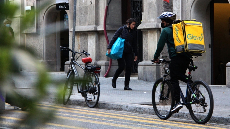 Un rider de Glovo a Barcelona.