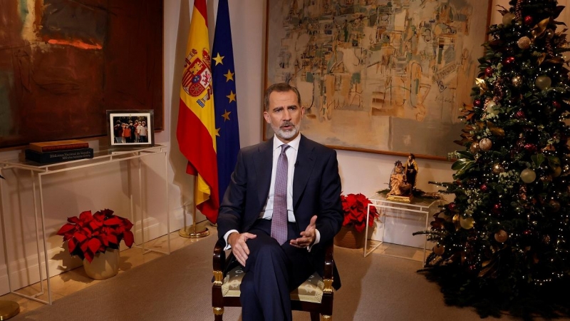 El rey Felipe VI pronuncia su tradicional mensaje de Nochebuena, el octavo de su reinado. EFE/Ballesteros/POOL