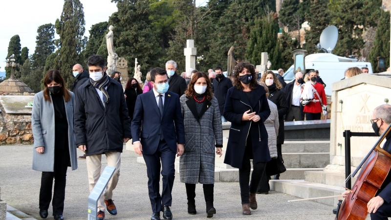 L'ofrena floral del Govern a la tomba de Francesc Macià amb el president de la Generalitat, Pere Aragonès.