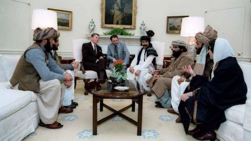 Imagen de archivo de una reunión del expresidente de los Estados Unidos Ronald Reagan con los líderes muyahidines, el el 2 de febrero de 1983.
