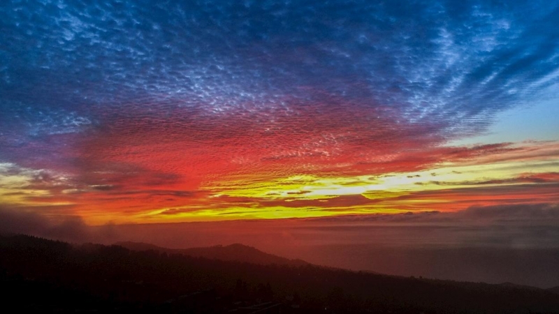 Atardecer del sábado 25 de diciembre en Garafia, La Palma, día en el que se ha dado por finalizada oficialmente la erupción del volcán de Cumbre Vieja.