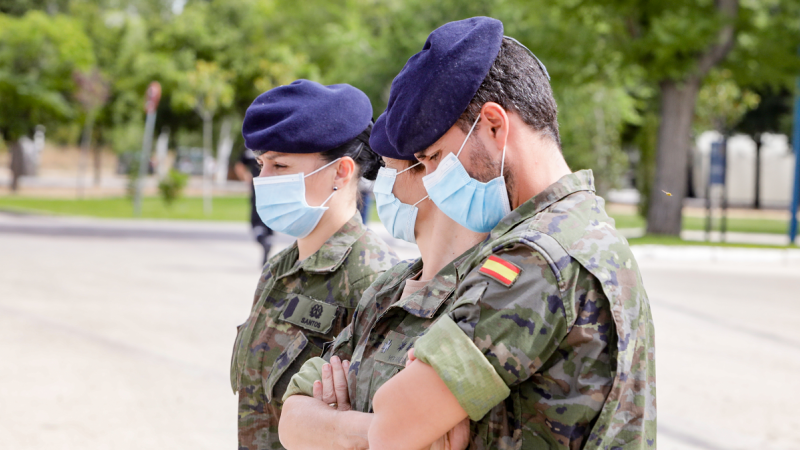 Tres rastreadores del Ejército de Tierra momentos antes de iniciar labores de rastreo de contactos estrechos de Covid-19 desde el Cuartel General de la Unidad Militar de Emergencias (UME), prestando así su apoyo a las Comunidades Autónomas en la lucha con