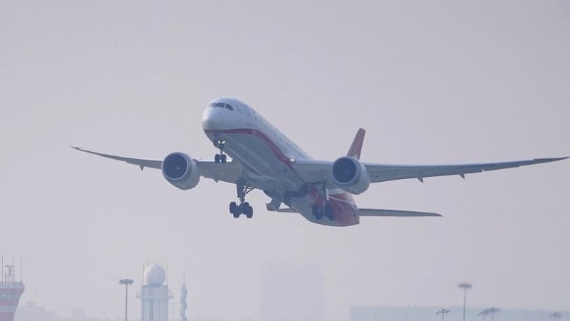 Un avión de China Eastern despegando