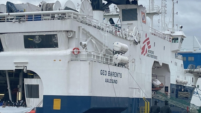 29/12/21. La nave Geo Barents en el puerto de Augusta (Sicilia) con 558 migrantes a bordo.