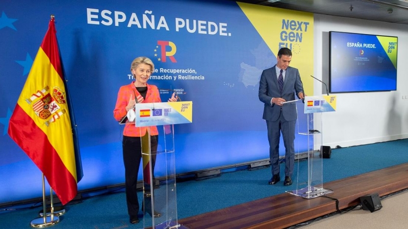 a presidenta de la Comisión Europea, Ursula von der Leyen y el presidente del Gobierno, intervienen después de su reunión, en la sede de Red Eléctrica de España, a 16 de junio de 2021, en Alcobendas, Madrid.