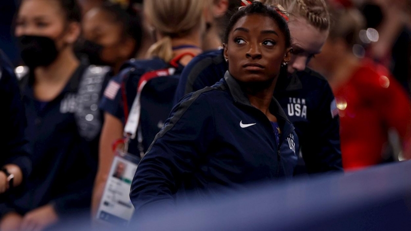 25/07/2021 La gimnasta estadounidense Simone Biles, tras competir en la prueba de barra de equilibrio durante los JJOO.