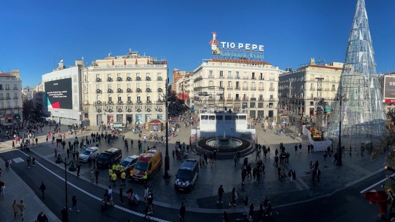 Vista panorámica de la Puerta del Sol a un día de las campanadas, a 30 de diciembre de 2021, en Madrid.