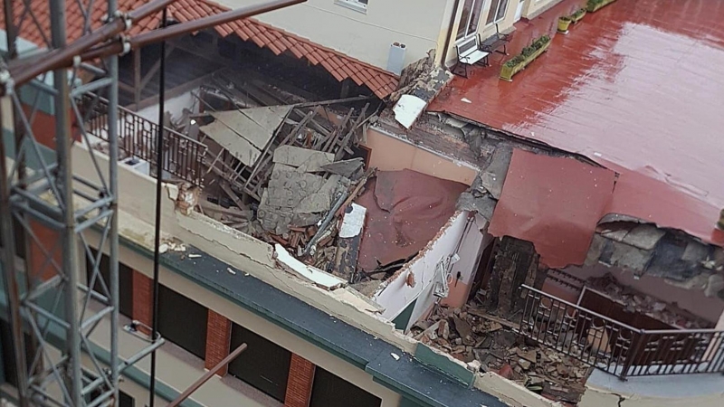 05/01/22.El techo del colegio que se ha derrumbado, en Gijón, a 5 de enero de 2022.