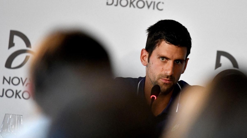 El ex tenista número uno del mundo Novak Djokovic habla durante una conferencia de prensa en Belgrado, Serbia, el 26 de julio de 2017.