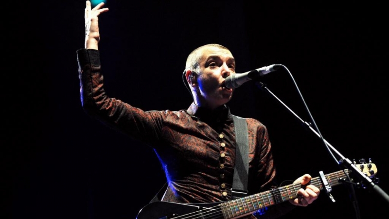 La cantante irlandesa Sinead O'Connor se presenta el 11 de agosto de 2013 en Lorient, al oeste de Francia, durante el Festival Intercelta de Lorient.