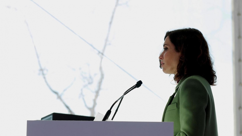 La presidenta de la Comunidad de Madrid, Isabel Díaz Ayuso, durante su intervención en la inauguracón de la mayor electrolinera de carga rápida en España para vehículos eléctricos, este martes en Pozuelo