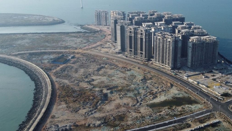 Una vista aérea de los 39 edificios desarrollados por China Evergrande Group  en la isla artificial Ocean Flower Island en Danzhou (provincia de Hainan), sobre los que las autoridades emitieron una orden de demolición. REUTERS