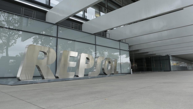 Entrada de la sede corporativa de Repsol, en Madrid.