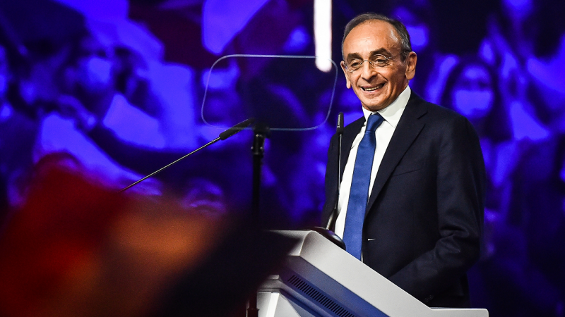 Eric Zemmour, candidato presidencial de extrema derecha, habla durante su mitin de campaña, a 5 de diciembre de 2021.