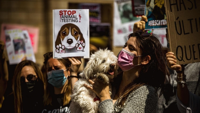 18/01/22. Manifestación en contra la experimentación en animales, en Barcelona, a 24 de abril de 2021.