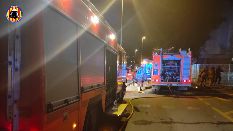 Dispositivo de los bomberos de València desplazado a Moncada.