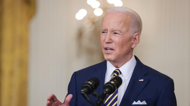 El presidente estadounidense, Joe Biden, habla durante una conferencia de prensa en el Salón Este de la Casa Blanca